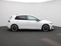 Volkswagen Golf 1.5 eTSI R-Line Edition | 130 PK | Automaat | Navigatie | Draadloze Apple Carplay | Adaptieve cruise control | Climate control | Stuur- en Stoelverwarming | Achteruitrij Camera | Park Assist | Sfeerverlichting | Keyless | Dodehoek sensoren | Black style Pakket |