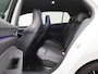 Volkswagen Golf 1.5 eTSI R-Line Edition | 130 PK | Automaat | Navigatie | Draadloze Apple Carplay | Adaptieve cruise control | Climate control | Stuur- en Stoelverwarming | Achteruitrij Camera | Park Assist | Sfeerverlichting | Keyless | Dodehoek sensoren | Black style Pakket |