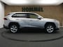 Toyota RAV4 2.5 Hybrid AWD Business Intro ELEKTRISCHE ACHTERKLEP - DODEHOEK DETECTIE - VASTE TREKHAAK (1650 KG GEREMD) - VIERWIELAANDRIJVING - KEYLESS ENTRY/START - ACHTERUITRIJCAMERA - CRUISE CONTROL ADAPTIEF - BLUETOOTH TELEFOONVOORBEREIDING - EXTRA GETINT GLAS ACHTER - NAVIGATIESYSTEEM FULL-MAP - LEDEREN BEKLEDING