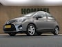 Toyota Yaris 1.5 Hybrid Trend - ORIGINEEL NEDERLANDSE AUTO - AFKOMSTIG VAN 2E EIGENAAR - VOLLEDIG ONDERHOUDEN - ALLE BOEKJES AANWEZIG- NAVIGATIE - CLIMATE CONTROL - LEDEREN STUUR - BOTSWAARSCHUWINGSSYSTEEM - 15 INCH LICHT METALEN VELGEN