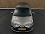 Toyota Yaris 1.5 Hybrid Trend - ORIGINEEL NEDERLANDSE AUTO - AFKOMSTIG VAN 2E EIGENAAR - VOLLEDIG ONDERHOUDEN - ALLE BOEKJES AANWEZIG- NAVIGATIE - CLIMATE CONTROL - LEDEREN STUUR - BOTSWAARSCHUWINGSSYSTEEM - 15 INCH LICHT METALEN VELGEN