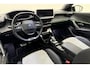 Peugeot e-2008 EV GT 50 kWh 3-Fase | Adaptive Cruise Control | Alcantara bekleding | Panorama dak | Keyless Entry & Start | Full LED | Stoelverwarming | Camera | Navigatie | 18'' LM Velgen | 1e Eigenaar