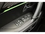 Peugeot e-2008 EV GT 50 kWh 3-Fase | Adaptive Cruise Control | Alcantara bekleding | Panorama dak | Keyless Entry & Start | Full LED | Stoelverwarming | Camera | Navigatie | 18'' LM Velgen | 1e Eigenaar