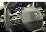 Peugeot e-2008 EV GT 50 kWh 3-Fase | Adaptive Cruise Control | Alcantara bekleding | Panorama dak | Keyless Entry & Start | Full LED | Stoelverwarming | Camera | Navigatie | 18'' LM Velgen | 1e Eigenaar