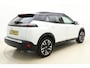 Peugeot e-2008 EV GT 50 kWh 3-Fase | Adaptive Cruise Control | Alcantara bekleding | Panorama dak | Keyless Entry & Start | Full LED | Stoelverwarming | Camera | Navigatie | 18'' LM Velgen | 1e Eigenaar