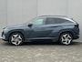 Hyundai Tucson 1.6 T-GDI PHEV Comfort Smart 4WD / Vaste Trekhaak 13-polig (Trekgewicht 1.350kg) / Achteruitrijcamera / Stuur- en Stoelverwarming / Climate Control / Adaptieve Cruise Control / Apple Carplay & Android Auto / Keyless Entry & Start / Navigatie full map / Elektrische Achterklep