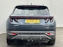 Hyundai Tucson 1.6 T-GDI PHEV Comfort Smart 4WD / Vaste Trekhaak 13-polig (Trekgewicht 1.350kg) / Achteruitrijcamera / Stuur- en Stoelverwarming / Climate Control / Adaptieve Cruise Control / Apple Carplay & Android Auto / Keyless Entry & Start / Navigatie full map / Elektrische Achterklep