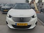 Peugeot e-2008 EV GT Pack 50 kWh 3 Fase | Schuif-/Kanteldak | Stoelverwarming | Alcantara | Adaptive Cruise | Full-LED | Sfeerverlichting | Climate Control | !!
