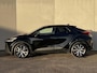 Toyota C-HR 1.8 Hybrid 140 Dynamic Automaat / Fabrieksgarantie tot 10 jaar mogelijk * / Stuur-, stoel- en voorruitverwarming / Navigatie / Camera / Climate Control / Apple Carplay/Android auto / 18" LM wielen /