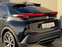 Toyota C-HR 1.8 Hybrid 140 Dynamic Automaat / Fabrieksgarantie tot 10 jaar mogelijk * / Stuur-, stoel- en voorruitverwarming / Navigatie / Camera / Climate Control / Apple Carplay/Android auto / 18" LM wielen /