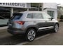 Skoda Karoq 1.5 TSI ACT 150pk Style DSG Automaat / Panorama dak / Navigatie / APP Connect / LM 18 inch / Rondom Camera / LED Matrix / Wegkl trekhaak