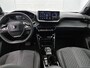 Peugeot e-2008 EV Allure Avantage 54 kWh 156pk Automaat | 3 Fase-Lader | Adaptieve Cruise Control | Climate Control | Navigatie | LED Koplampen | Parkeersensoren Voor + Achter | Keyless Entry/Start | Dodehoekdetectie | 17" Lichtmetalen Velgen | Apple Carplay/Android Auto |