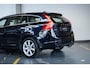 Volvo V60 T2 Automaat Nordic+ | Lederen bekleding | Afneembare trekhaak | 1e eigenaar | Parkeersensoren voor + achter | Parkeerverwarming | Dealeronderhouden | Volvo on Call |High Perfomance Audio