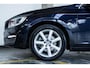 Volvo V60 T2 Automaat Nordic+ | Lederen bekleding | Afneembare trekhaak | 1e eigenaar | Parkeersensoren voor + achter | Parkeerverwarming | Dealeronderhouden | Volvo on Call |High Perfomance Audio