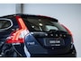 Volvo V60 T2 Automaat Nordic+ | Lederen bekleding | Afneembare trekhaak | 1e eigenaar | Parkeersensoren voor + achter | Parkeerverwarming | Dealeronderhouden | Volvo on Call |High Perfomance Audio