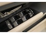 Land Rover Range Rover Evoque 2.0 TD4 Panodak HUD Leer Camera Elektr. achterklep Navi Climate voor & achter Lederen dashboard Sfeerverlichting Stoelventilatie Memory seats Massagestoelen Zwart hemelbekleding Stoelverwarming voor & achter Keyless Entry & Go LM velgen