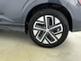Hyundai Kona Electric EV COMFORT 64 kWh | FACELIFT MODEL | CAMERA | CLIMA | CRUISE | PRIVACY GLASS | 17'' LM VELGEN | FABRIEKSGARANTIE GELDIG T/M 4-2027! |
