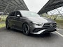 Mercedes-Benz A-klasse 180 Business Solution AMG | Night | Panoramaschuifdak | Achteruitrijcamera | Sfeerverlichting| MULTIBEAM LED | 19 inch AMG-velgen |