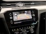 Volkswagen Passat Variant 1.4 TSI ACT Highline R Sport 150Pk Automaat (VIRTUAL COCKPIT, APPLE CARPLAY, LEDER/ALCANTARA, GROOT NAVI, CLIMATE, STOELVERWARMING, SPORTSTOELEN, GETINT GLAS, CAMERA, KEYLESS, ADAPTIVE CRUISE, NIEUWE APK, NIEUWSTAAT)