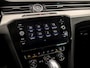 Volkswagen Passat Variant 1.4 TSI ACT Highline R Sport 150Pk Automaat (VIRTUAL COCKPIT, APPLE CARPLAY, LEDER/ALCANTARA, GROOT NAVI, CLIMATE, STOELVERWARMING, SPORTSTOELEN, GETINT GLAS, CAMERA, KEYLESS, ADAPTIVE CRUISE, NIEUWE APK, NIEUWSTAAT)