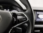 Skoda Kamiq 1.0 TSI Sport (APPLE CARPLAY, CRUISE, LED KOPLAMPEN, SPORTSTOELEN, LM VELGEN, LANE ASSIST, ARMSTEUN, BLUETOOTH, NIEUWE APK, NIEUWSTAAT)