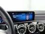 Mercedes-Benz A-klasse 160 Business Solution AMG Nightpakket | Trekhaak | Sfeerverlichting | Augmented Reality | Led | Parkeerpakket met Camera | Inclusief 24 maanden Mercedes-Benz Certified garantie voor Europa.