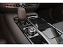 Volvo V60 T6 Recharge AWD Plus Dark - IntelliSafe Assist & Surround - 360º Camera - Harman/Kardon audio - Adaptieve LED koplampen - Verwarmde voorstoelen, stuur & achterbank - Parkeersensoren voor & achter - Elektr. bedienb. voorstoelen met geheugen - Extra getint glas - Elektr. inklapbare trekhaak - 19' LMV