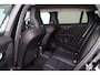 Volvo V60 T6 Recharge AWD Plus Dark - IntelliSafe Assist & Surround - 360º Camera - Harman/Kardon audio - Adaptieve LED koplampen - Verwarmde voorstoelen, stuur & achterbank - Parkeersensoren voor & achter - Elektr. bedienb. voorstoelen met geheugen - Extra getint glas - Elektr. inklapbare trekhaak - 19' LMV
