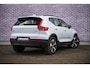 Volvo XC40 2.0 B4 Plus Dark | Trekhaak | Adaptive Cruise Control | Dode hoek detectie BLIS | Harman/Kardon audio | Elektrische stoelverstelling | Stoel- en stuurverwarming | Verwarmde Voorruit |