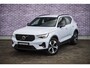 Volvo XC40 2.0 B4 Plus Dark | Trekhaak | Adaptive Cruise Control | Dode hoek detectie BLIS | Harman/Kardon audio | Elektrische stoelverstelling | Stoel- en stuurverwarming | Verwarmde Voorruit |
