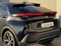 Toyota C-HR 1.8 Hybrid 140 Dynamic Automaat / Fabrieksgarantie tot 10 jaar mogelijk * / Stuur-, stoel- en voorruitverwarming / Navigatie / Camera / Climate Control / Apple Carplay/Android auto / 18" LM wielen /