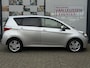 Toyota Verso-S 1.3 VVT-i Dynamic NL-AUTO AUTOMAAT LMV CAMERA CLIMA STRWLBDNG KEYLESS START/STOP