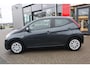 Toyota Aygo X X-PLAY 5-DEURS AFN-TREKHAAK AIRCO CARPLAY CAMERA AUDIO-STUURWIELBED. LEDER-STUUR NL-AUTO