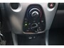 Toyota Aygo X X-PLAY 5-DEURS AFN-TREKHAAK AIRCO CARPLAY CAMERA AUDIO-STUURWIELBED. LEDER-STUUR NL-AUTO