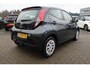 Toyota Aygo X X-PLAY 5-DEURS AFN-TREKHAAK AIRCO CARPLAY CAMERA AUDIO-STUURWIELBED. LEDER-STUUR NL-AUTO