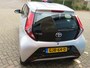 Toyota Aygo 1.0 VVT-i x-play|5 deurs|automaat|airco|telefoon aansluiting|isofix|licht metalen velgen
