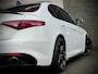 Alfa Romeo Giulia 2.0 T / Super / Veloce pack / Dna / Stage 1 320pk / Pano / SERVICE HISTORY!