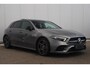 Mercedes-Benz A-klasse 180 AMG Night Pakket Automaat Panoramadak Sfeerverlichting Keyless Half Leder Full LED 18 inch Widescreen Navigatie Camera Stoelverwarming