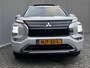 Mitsubishi Outlander 2.4 PHEV Instyle AWD 306 pk Automaat / Fabrieksgarantie tot 04-2033 / Panorama schuifdak / 1.600 kg trekgewicht / HUD / Camera 360° / Elektrische stoelen en klep / Stuur-, stoel- en achterbankverwarming / Leder / 20"LM wielen /