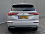 Mitsubishi Outlander 2.4 PHEV Instyle AWD 306 pk Automaat / Fabrieksgarantie tot 04-2033 / Panorama schuifdak / 1.600 kg trekgewicht / HUD / Camera 360° / Elektrische stoelen en klep / Stuur-, stoel- en achterbankverwarming / Leder / 20"LM wielen /