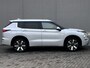 Mitsubishi Outlander 2.4 PHEV Instyle AWD 306 pk Automaat / Fabrieksgarantie tot 04-2033 / Panorama schuifdak / 1.600 kg trekgewicht / HUD / Camera 360° / Elektrische stoelen en klep / Stuur-, stoel- en achterbankverwarming / Leder / 20"LM wielen /