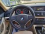 BMW X1 xDrive20i 184PK HIGH EXECUTIVE 4X4 - PANO - LEER + STL VERW - XENON - PDC V/A - ZOMER + WINTER SET NL AUTO - 2E EIGENAAR