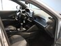 Peugeot 2008 SUV Allure 100 pk | 1ste eigenaar | Trekhaak | Parkeersensoren | AppleCarPlay/Android | LED lampen | LEER/Stof | 17"LMV