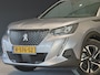 Peugeot 2008 SUV Allure 100 pk | 1ste eigenaar | Trekhaak | Parkeersensoren | AppleCarPlay/Android | LED lampen | LEER/Stof | 17"LMV