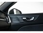 Volvo V60 T6 Plug-in hybrid AWD Plus Dark | Elek. glazen Panorama dak |Verwarmbare Voorstoelen (met geheugen), Stuurwiel en Achterbank | Semi-Elektrische Trekhaak | Verwarmbare Voorruit | Premium Audio by Harman Kardon | 360-Camera