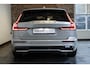 Volvo V60 T6 Plug-in hybrid AWD Plus Dark | Elek. glazen Panorama dak |Verwarmbare Voorstoelen (met geheugen), Stuurwiel en Achterbank | Semi-Elektrische Trekhaak | Verwarmbare Voorruit | Premium Audio by Harman Kardon | 360-Camera