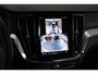 Volvo V60 T6 Plug-in hybrid AWD Plus Dark | Elek. glazen Panorama dak |Verwarmbare Voorstoelen (met geheugen), Stuurwiel en Achterbank | Semi-Elektrische Trekhaak | Verwarmbare Voorruit | Premium Audio by Harman Kardon | 360-Camera