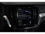 Volvo V60 T6 Plug-in hybrid AWD Plus Dark | Verwarmbare Voorstoelen (met geheugen), Stuurwiel en Achterbank | Semi-Elektrische Trekhaak | Verwarmbare Voorruit | Premium Audio by Harman Kardon | 360-Camera
