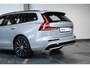 Volvo V60 T6 Plug-in hybrid AWD Plus Dark | Verwarmbare Voorstoelen (met geheugen), Stuurwiel en Achterbank | Semi-Elektrische Trekhaak | Verwarmbare Voorruit | Premium Audio by Harman Kardon | 360-Camera