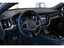 Volvo V60 T6 Plug-in hybrid AWD Plus Dark | Verwarmbare Voorstoelen (met geheugen), Stuurwiel en Achterbank | Semi-Elektrische Trekhaak | Verwarmbare Voorruit | Premium Audio by Harman Kardon | 360-Camera